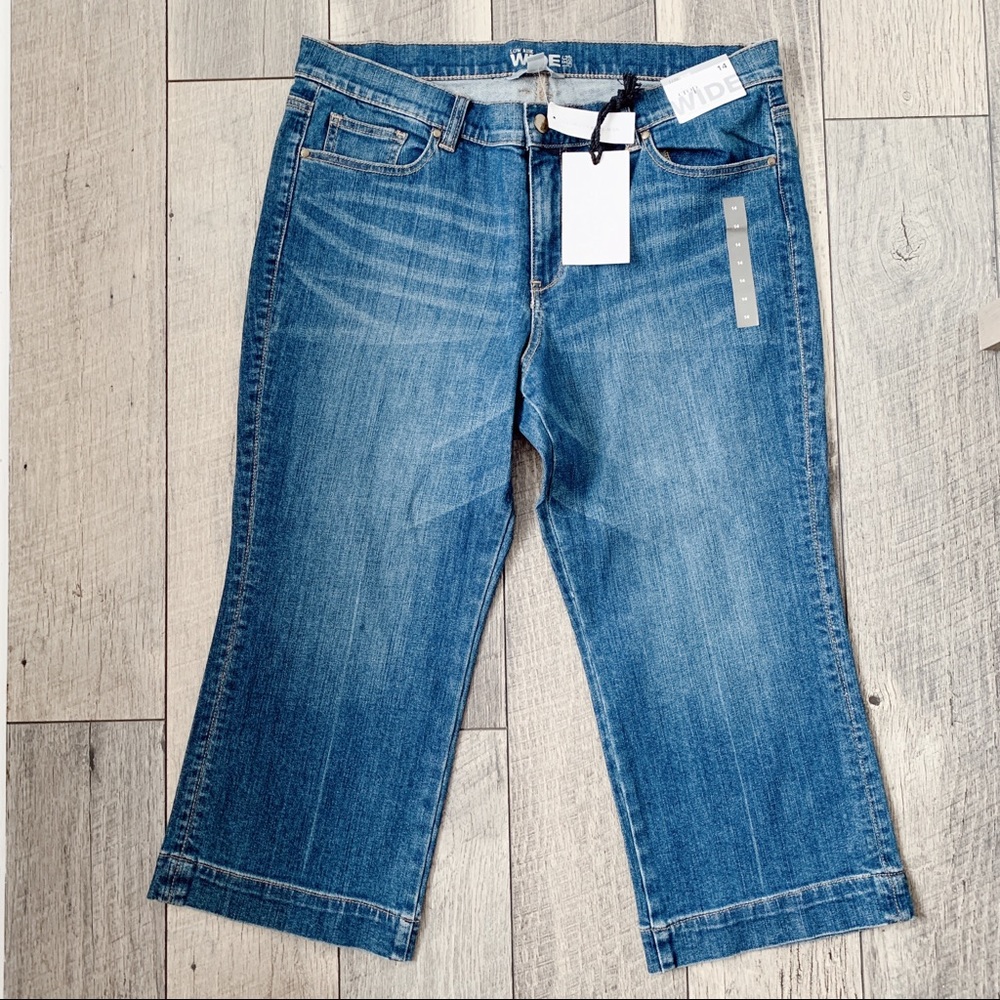 A brand new pair of wide leg capris